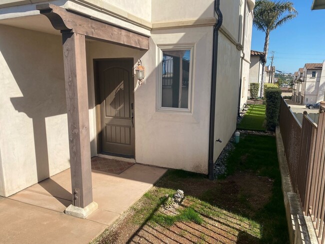 Building Photo - 2 br, 2.5 bath House - 545 Bello Street #6