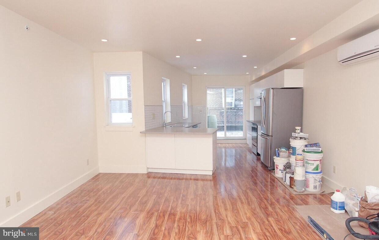 Primary Photo - 2229 Frankford Ave