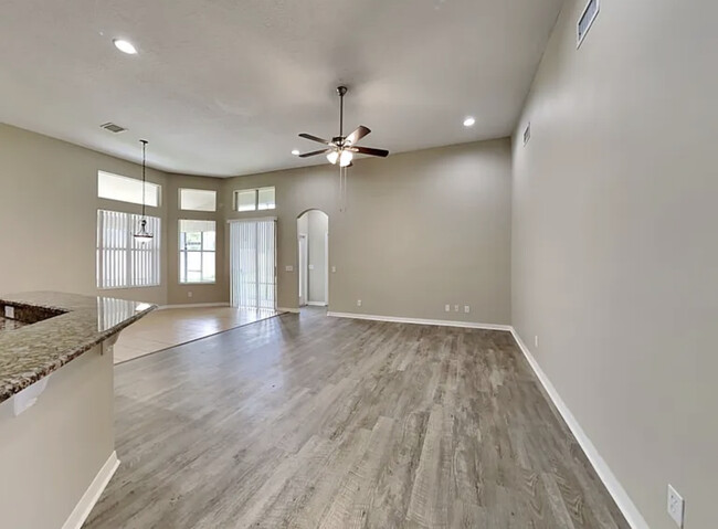 Building Photo - 2306 Fountain Grass Dr