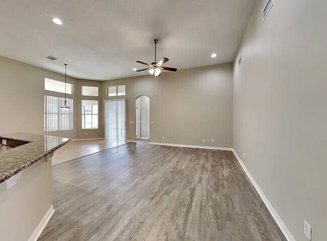 Foto del edificio - 2306 Fountain Grass Dr