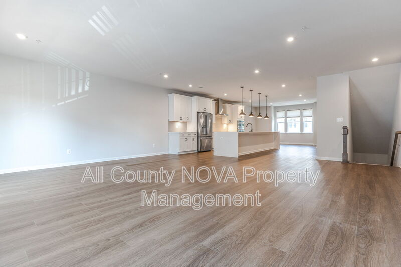 Foto principal - 10549 John Glenn St