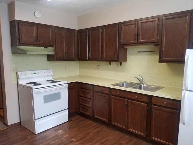 Building Photo - 1 Bed 1 Bath condo with washer and dryer i...