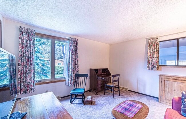 Building Photo - 1143 Ulmus Dr