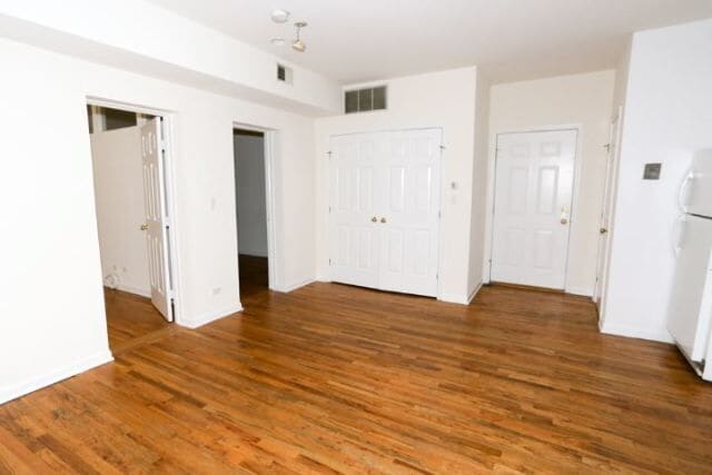 Building Photo - 922 W Dakin St