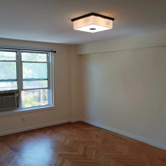 Building Photo - 190 72nd St