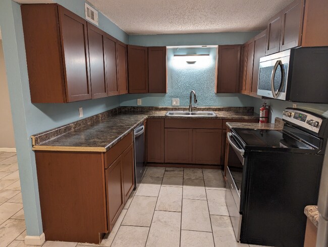 Foto del edificio - 635 W 25th St