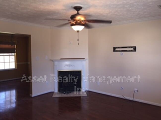 Foto del edificio - 8212 Tangle Grove Ln