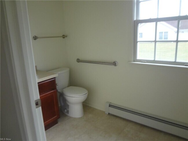 Building Photo - 204 Independent Dr