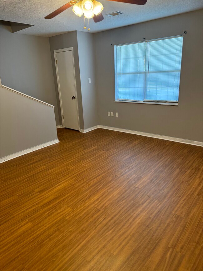 Foto del edificio - 116 Country Village Ct