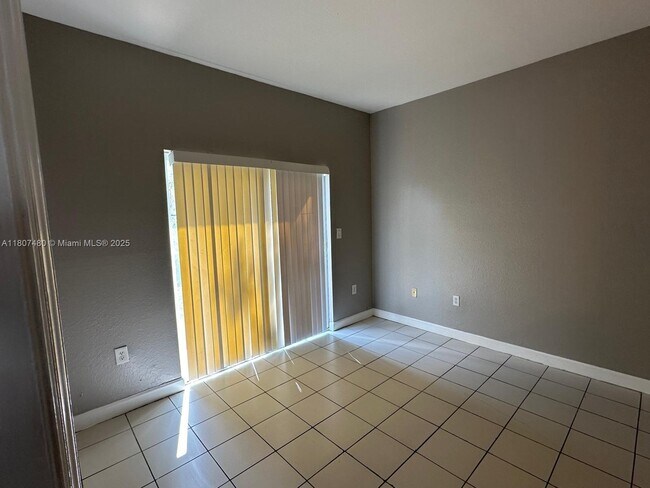 Building Photo - 1692 SE 29th Ct