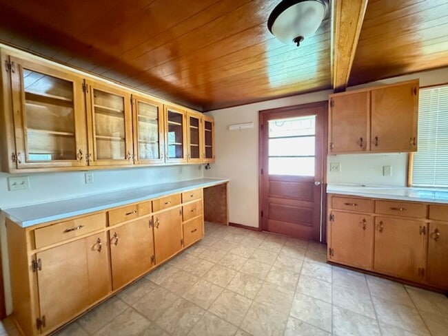 Building Photo - BELLVILLE - 2 Bedroom, Move-In Ready!