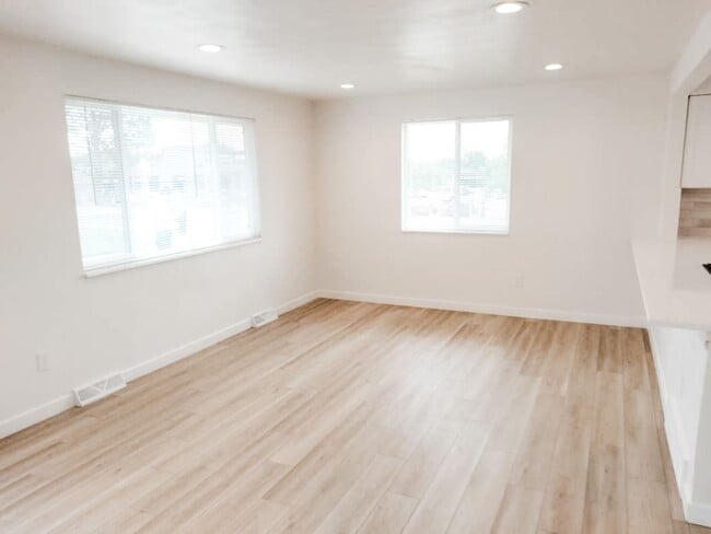 Foto del edificio - Amazing 2 bed one 1 bath home blocks from Sloan’s Lake