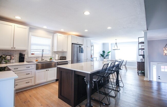 Building Photo - 205 Starlight Ln