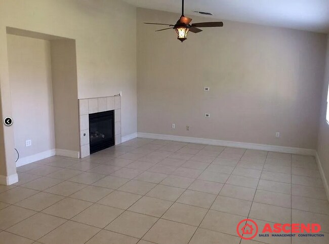 Foto del edificio - Spacious 3-Bedroom, 2-Bath Home with Firep...