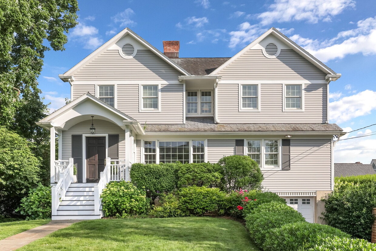 Photo - 26 Shore Acre Dr (Greenwich, CT)