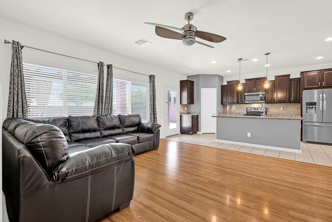 Building Photo - 5725 W Milada Dr