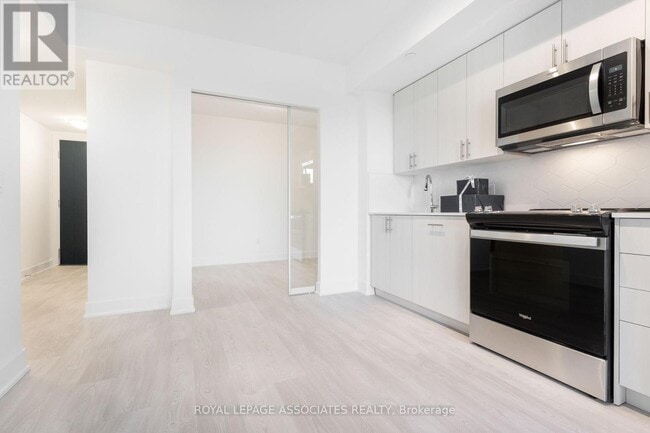 Photo du bâtiment - 2545-2545 Simcoe St N