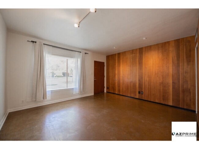 Building Photo - Sunlit Comfort &amp; Spacious Style in thi...