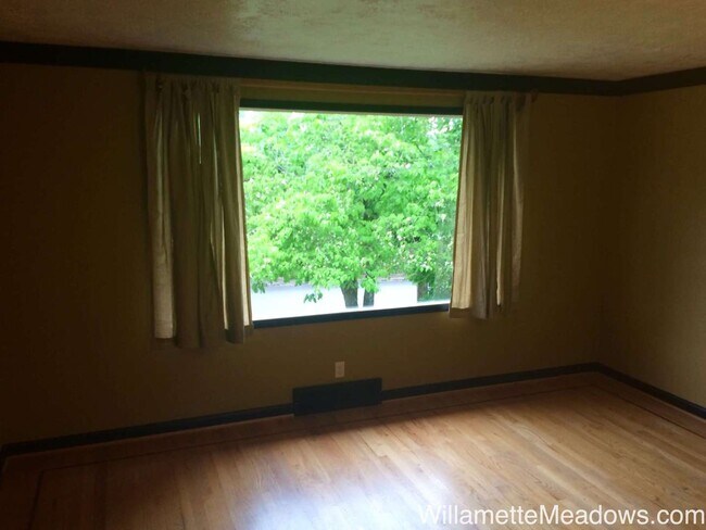 Foto del edificio - Amazing 4 Bedrooms, 2 Bathrooms, House in South Salem