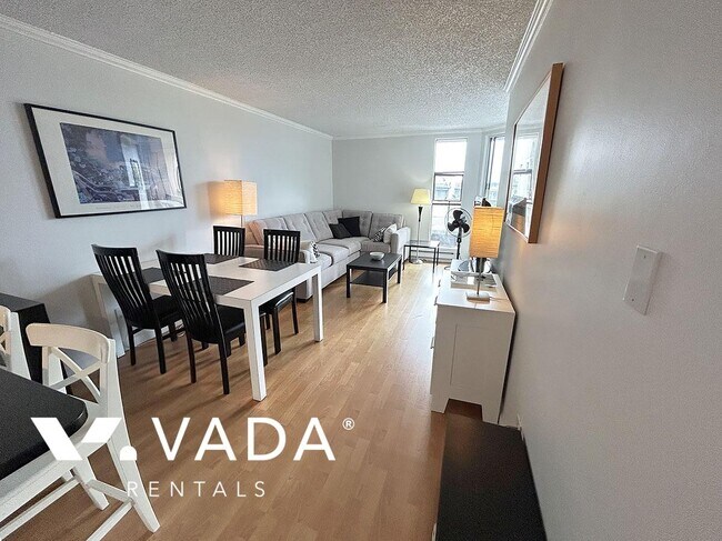 Photo du bâtiment - Californian Furnished Apartment Rental 505...