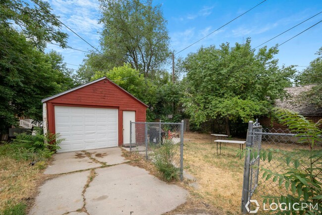 Building Photo - Newly Remodeled Downstairs Duplex Unit in ...