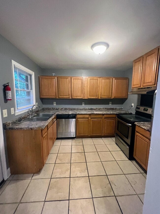 Building Photo - 2884 Meadowview Dr SE
