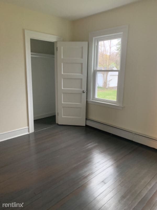 Building Photo - 2 br, 1 bath Apartment - 24 Miller St