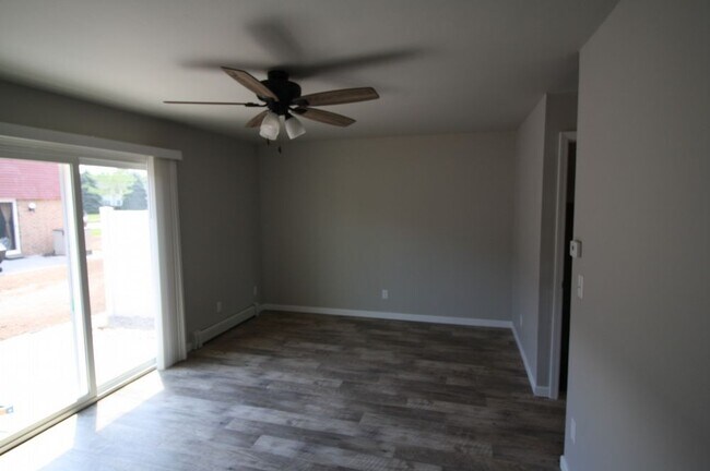 Building Photo - 3 Bedroom Townhouse