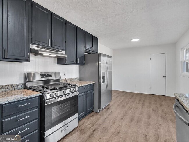 Foto del edificio - 1000 Hampton Ct NW