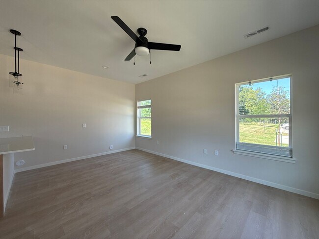 Foto del edificio - Buffalo Ridge Townhomes | 2 Bed, 2 Bath, Attached Garage
