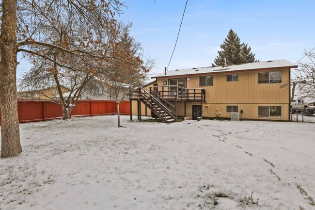 Building Photo - 626 S Beeman St