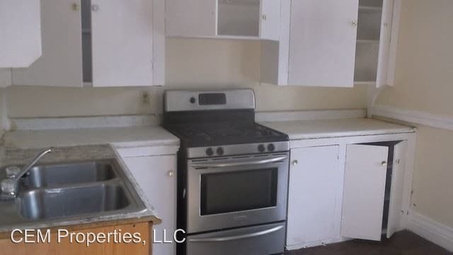 Building Photo - 33 Trenaman St