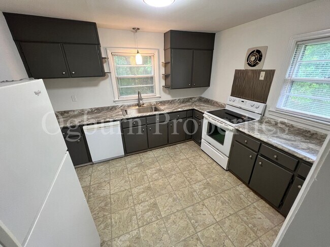 Foto del edificio - 2600 Lyndhurst Ave