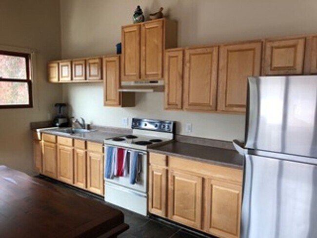 Building Photo - Carmel Valley 2 bedroom 2 bathroom home on...