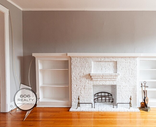 Building Photo - Sunny, Two Bed/One Bath in Andersonville!!