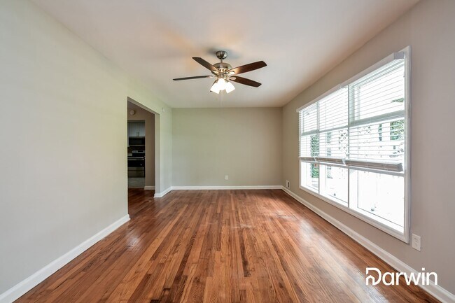 Foto del edificio - 2951 Belvedere Ln, Decatur, GA 30032