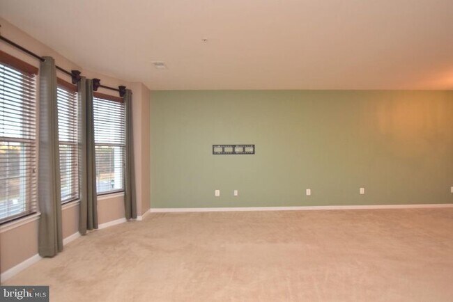 Building Photo - 43835 Centergate Dr