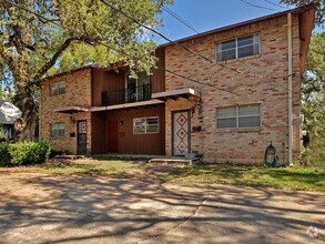 Building Photo - 206 Park Ln