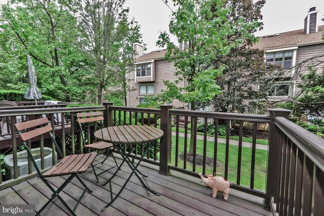 Building Photo - 205 Kings Croft Dr