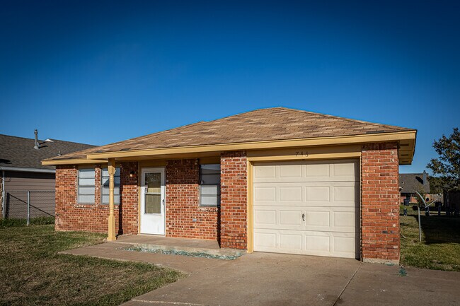 Building Photo - 746 SW 43rd St