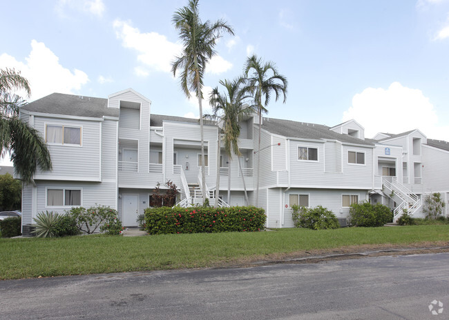 Building Photo - Summer Lake Condominiums