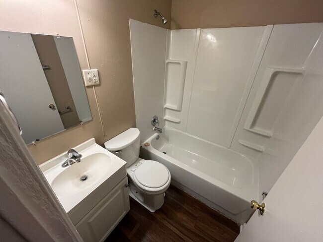 Foto del edificio - **Deposit Special $500**Available Now** 45...