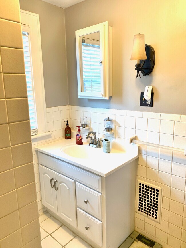 Bathroom - 341 Laurelton Rd