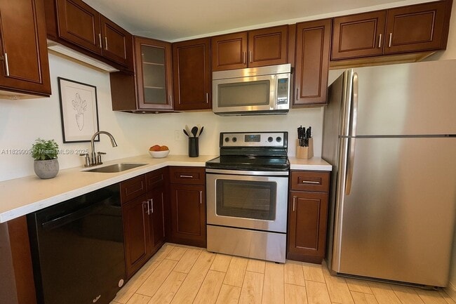 Building Photo - 1044 S Independence Dr