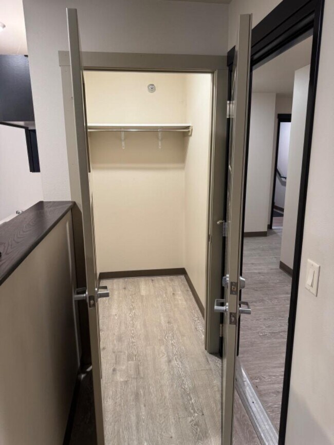 Foto del edificio - 922 Charles St