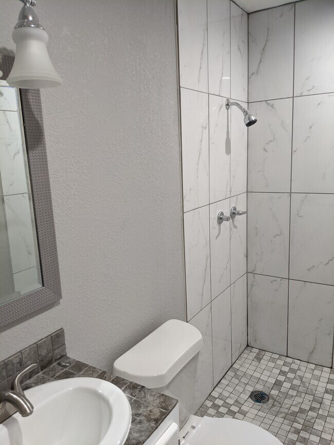 Building Photo - 9909 La Prada Dr