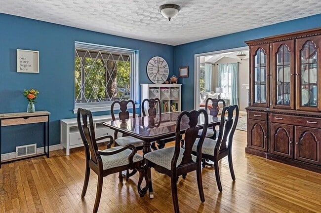 Foto del edificio - 14 Hoover Rd