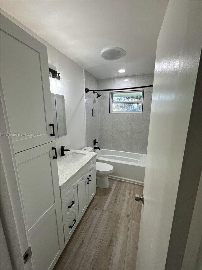 Building Photo - 4071 SW 51st St