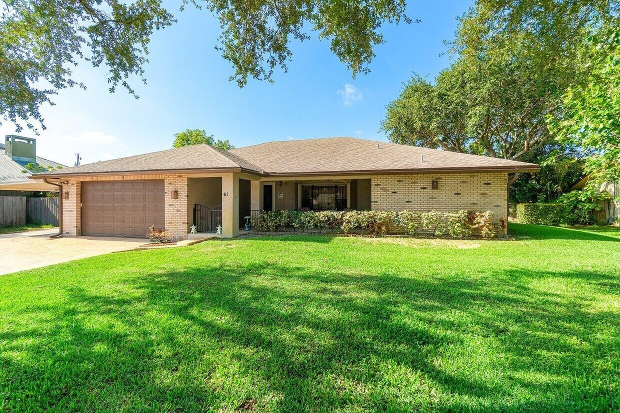 Primary Photo - 61 W Rubber Tree Dr