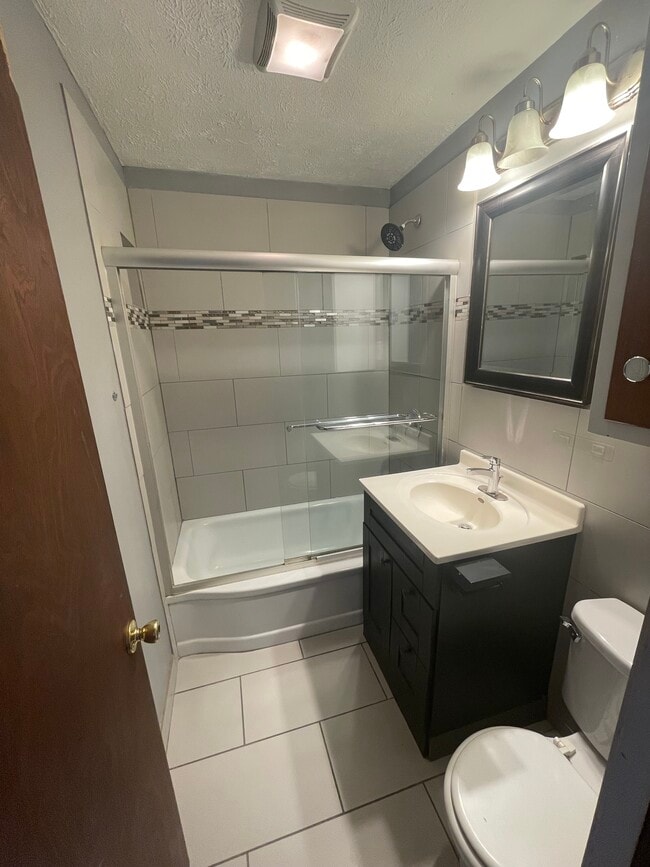 Building Photo - 403 E 2nd St